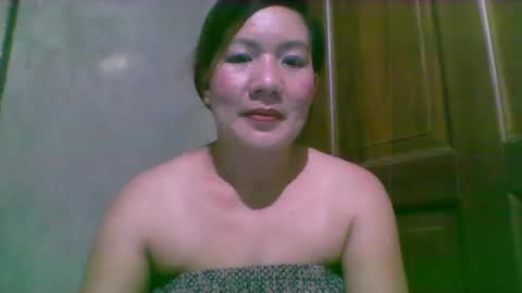 Snapshot of lipsofangel16 chatting on January 20, 12:49 pm im cherry online show from January 20, 12:49 pm