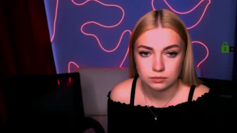 Lisa online show from May 11, 2:45 pm