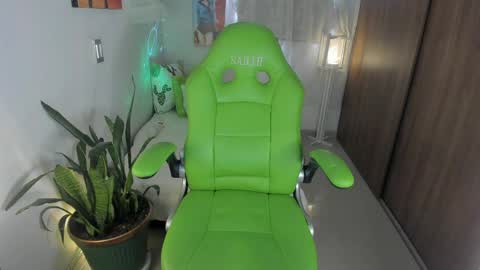 Lisa  online show from April 15, 12:28 pm