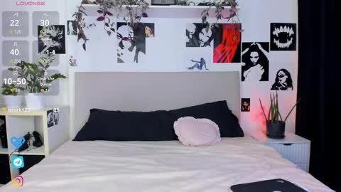 Snapshot of lisa_moons chatting on October 18, 5:37 pm lisa_moons online show from October 18, 5:37 pm
