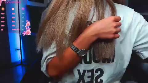 Lisa online show from April 13, 4:41 pm