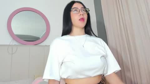 Snapshot of lisaa_a chatting on March 1, 1:11 am Lisa online show from March 1, 1:11 am