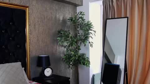 lisacroft online show from March 12, 7:02 am