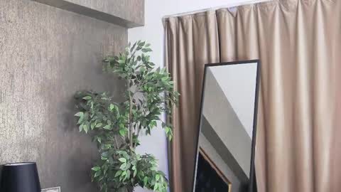 lisacroft online show from February 20, 5:55 am