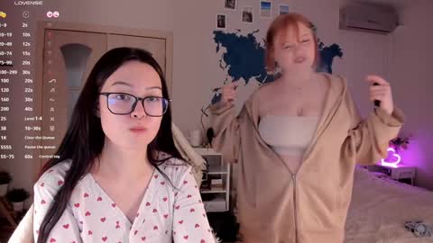 -Lisa- Help me to reach 100 thumbs up3 online show from February 8, 3:10 pm