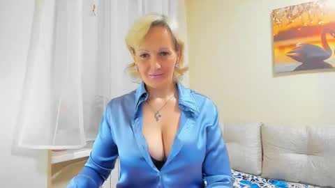 Snapshot of lisasimsx chatting on October 13, 1:52 am Lisasimsxs online show from October 13, 1:52 am