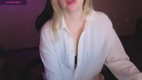 Anna online show from April 15, 1:44 pm