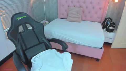 L I S S A  online show from November 13, 3:38 am