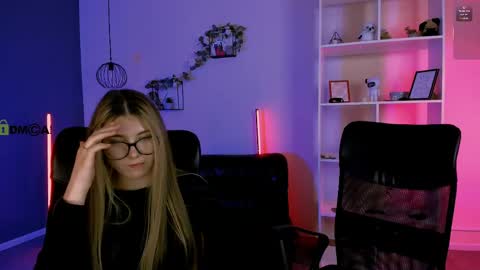 lissa_night online show from May 3, 11:19 pm