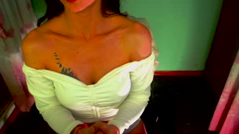 Snapshot of lisstaylor chatting on January 1, 3:24 pm Liss online show from January 1, 3:24 pm