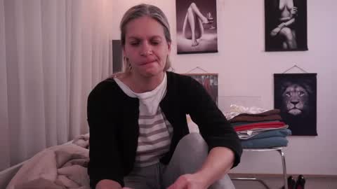 Snapshot of little_heart_andreea chatting on February 20, 9:09 pm little_heart_andreea online show from February 20, 9:09 pm
