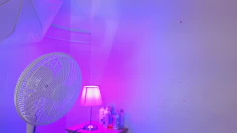 little_lilith_apple online show from November 23, 7:04 pm