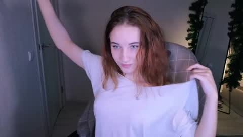 Snapshot of little_pretty_woman chatting on February 26, 8:57 pm little_pretty_woman online show from February 26, 8:57 pm