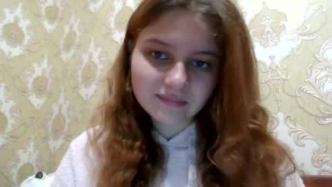 little_shygirl_ online show from January 11, 6:07 am