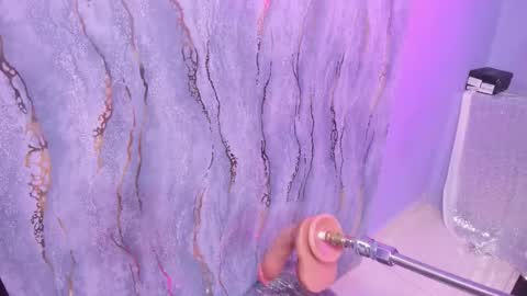 little_valentinaa online show from November 22, 11:46 am