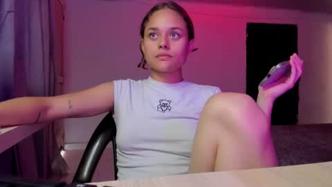 Snapshot of littlecheerry69 chatting on October 18, 3:26 pm littlecheerry69 online show from October 18, 3:26 pm