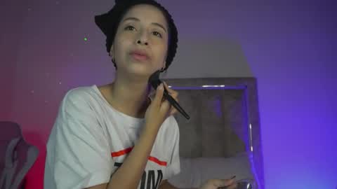 littlee_emma_ online show from February 20, 4:11 am