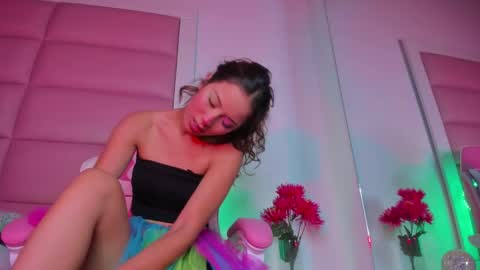 littlee_emma_ online show from February 9, 3:32 am