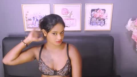 Snapshot of littleindianmilf chatting on January 28, 8:36 am littleindianmilf online show from January 28, 8:36 am