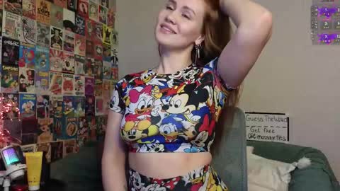 LillleLinn online show from December 1, 4:31 pm