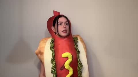 Snapshot of littlesugarpea chatting on October 31, 7:18 pm Little Sugar Pea  online show from October 31, 7:18 pm