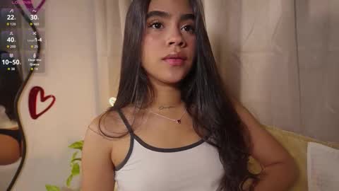 littletammy_ online show from February 25, 1:53 pm