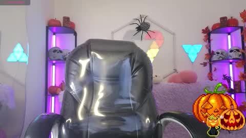 Snapshot of littlevixen18 chatting on October 20, 2:09 pm littlevixen18 online show from October 20, 2:09 pm