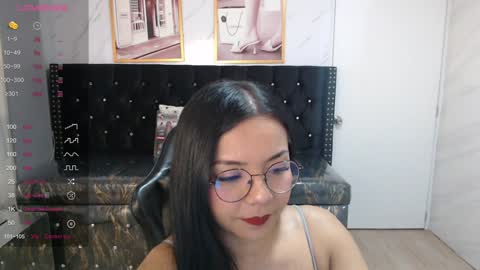 Snapshot of liz25_b chatting on January 14, 3:11 am Liz online show from January 14, 3:11 am