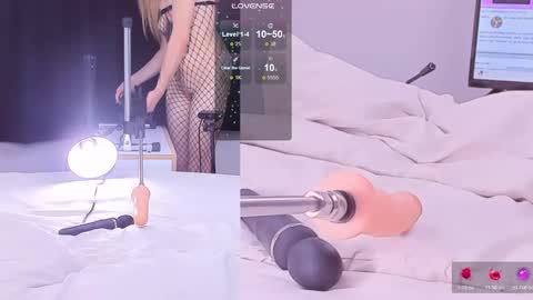 Lizz online show from December 4, 8:18 pm