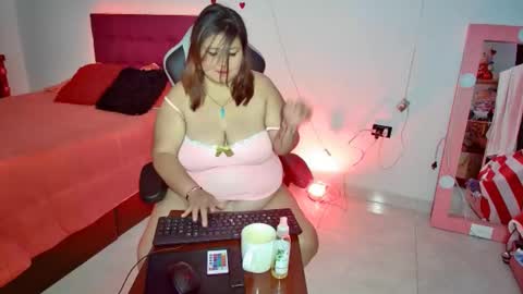 Snapshot of lizz_milf chatting on October 3, 4:17 am lizz_milf online show from October 3, 4:17 am