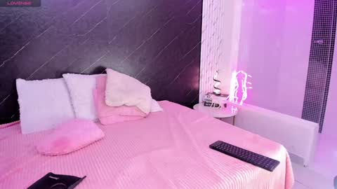 I am Lizz online show from February 1, 12:05 pm