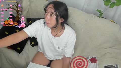 Snapshot of lizzy_kawuaii chatting on October 12, 2:36 am lizzy online show from October 12, 2:36 am