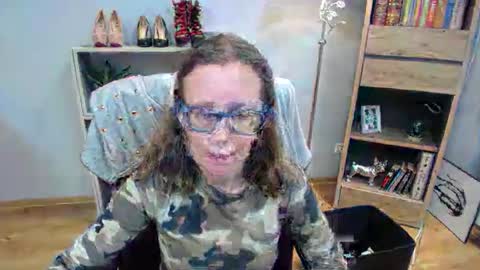 Lizzy online show from October 24, 7:26 am