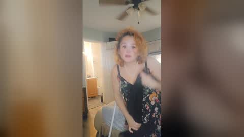 lizzyice8 online show from December 22, 12:03 am