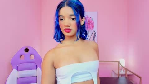 Snapshot of lola__45 chatting on October 20, 4:43 pm online show from October 20, 4:43 pm