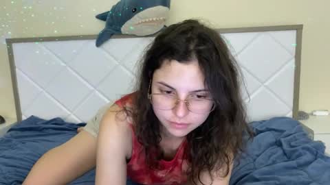 Snapshot of lola_aspis chatting on October 3, 4:45 pm lola_aspis online show from October 3, 4:45 pm