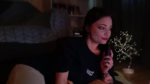 lola online show from February 6, 7:23 am