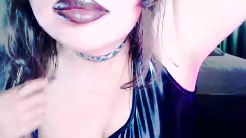 Snapshot of lola_chi chatting on October 5, 10:48 pm Lola Chi online show from October 5, 10:48 pm