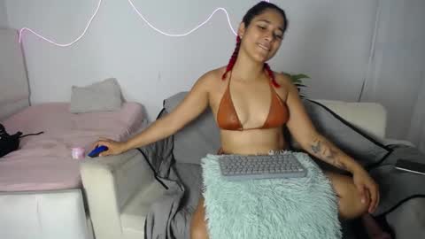 lola_lustrum online show from August 8, 6:16 pm
