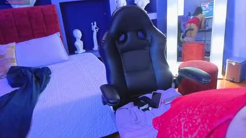 Lola  online show from April 28, 4:11 pm