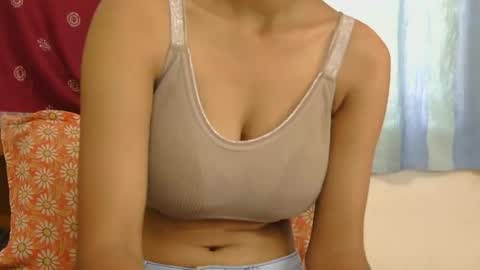 Snapshot of lolaa_darling chatting on October 3, 7:35 am lolaa online show from October 3, 7:35 am
