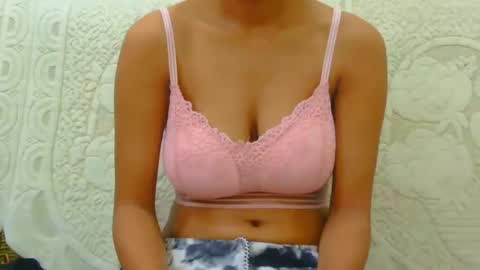 Snapshot of lolaa_darling chatting on January 15, 10:06 am lolaa online show from January 15, 10:06 am