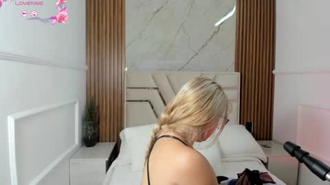 Lola Angel online show from January 6, 8:07 pm