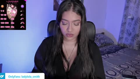 lolaasmith_21 online show from January 6, 10:15 pm