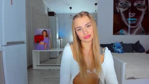 lolabani675452 online show from October 12, 12:40 pm