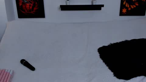 Lola online show from October 5, 8:47 pm