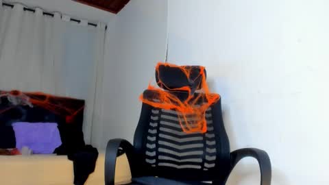 Snapshot of lolareyes1 chatting on October 11, 10:12 pm lolareyes1 online show from October 11, 10:12 pm