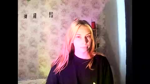 LollaLaKiss online show from September 22, 12:31 am