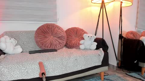 Lolly  online show from April 4, 1:37 am