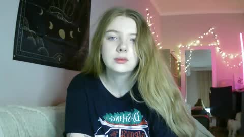 Lilly online show from December 25, 2:02 pm